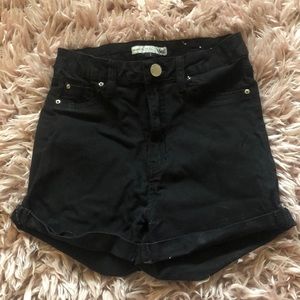 BLACK HIGH-WAISTED SHORTS